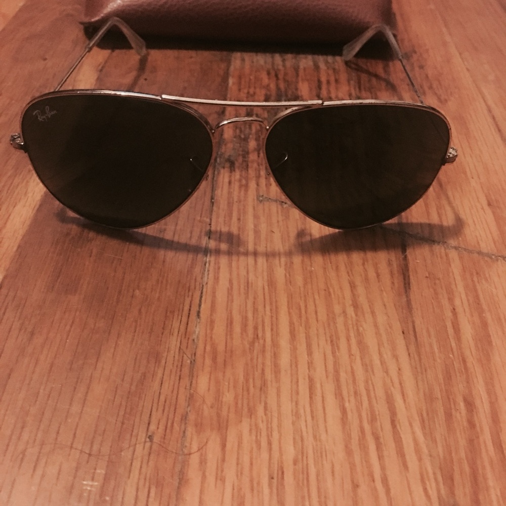 Ray ban green aviators barley worn !!!
